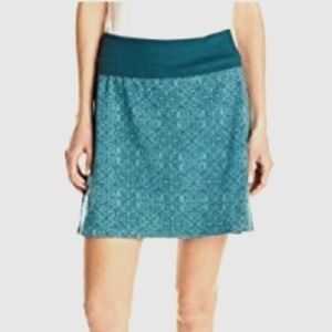 PrAna Roma comfortable pull-on Athleisure skirt